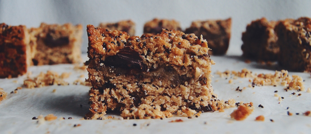 Choc chip & banana crumble bars